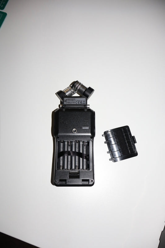 Zoom H6 All Black 6-track Portable Recorder PLUS 2 SANDISK 32GB