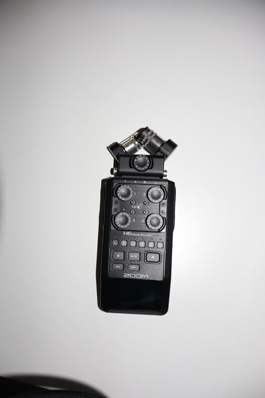 Zoom H6 All Black 6-track Portable Recorder PLUS 2 SANDISK 32GB