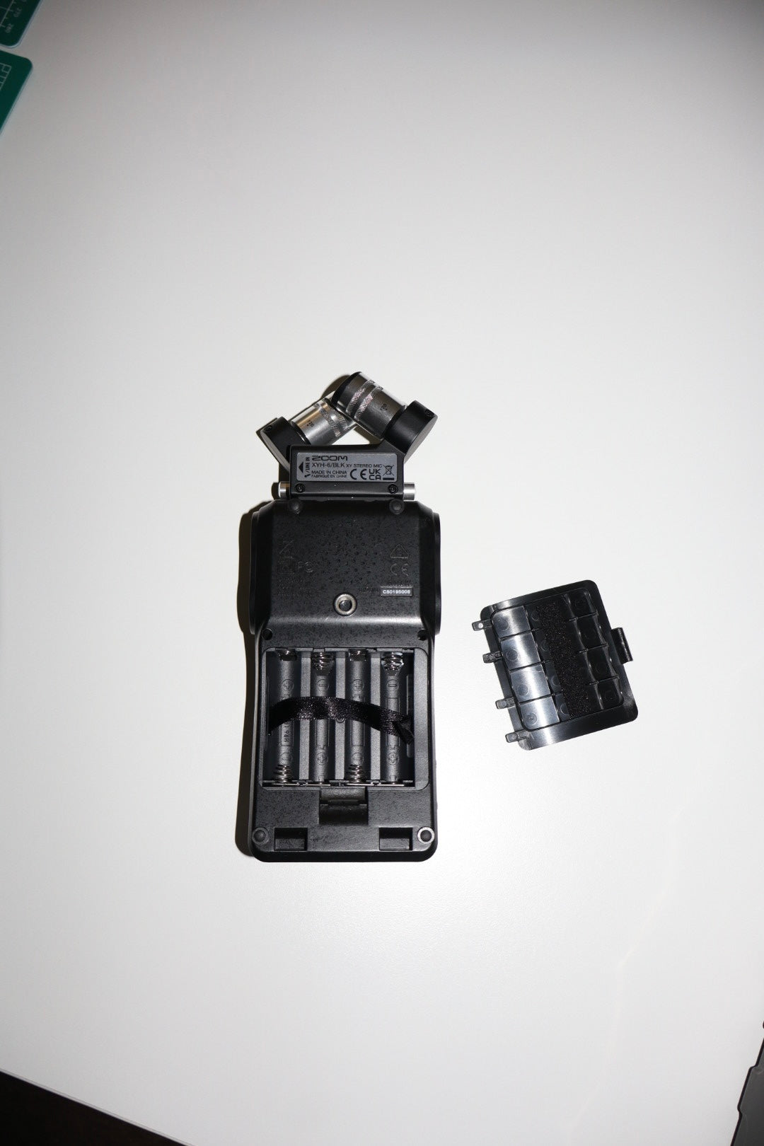 Zoom H6 All Black 6-track Portable Recorder PLUS 2 SANDISK 32GB
